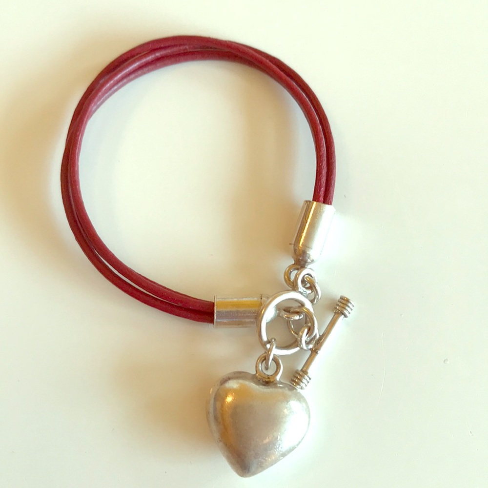 Bracelet. Red leather & silver heart Approx 7” EUC